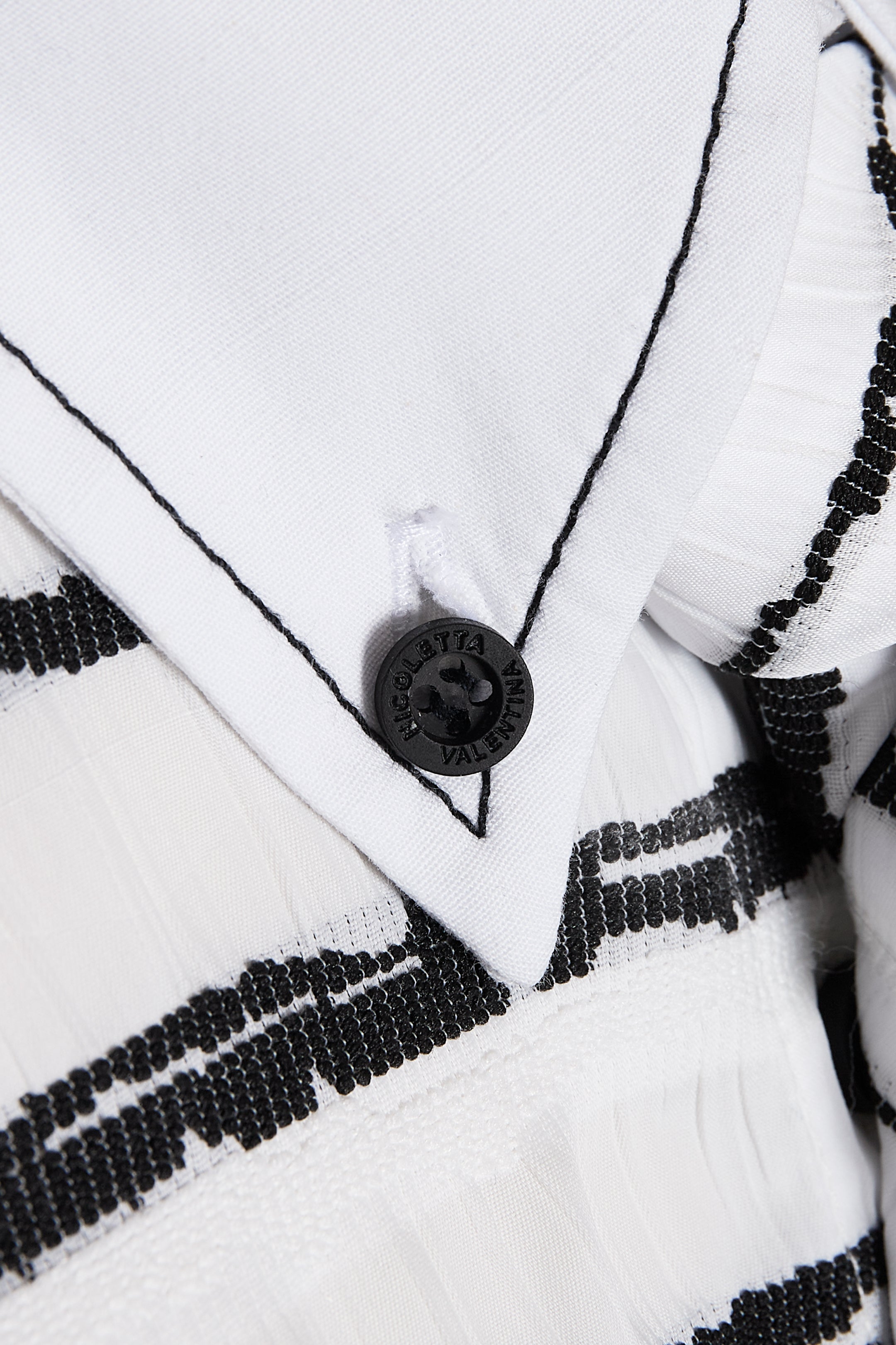 Blusa Harvey + corbata blanca corrugada